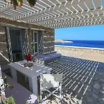 Folegandros Beachfront * كارافوستاسيس