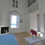 Folegandros Beachfront * كارافوستاسيس