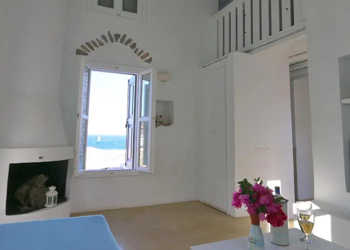 Folegandros Beachfront * Karavosztászisz