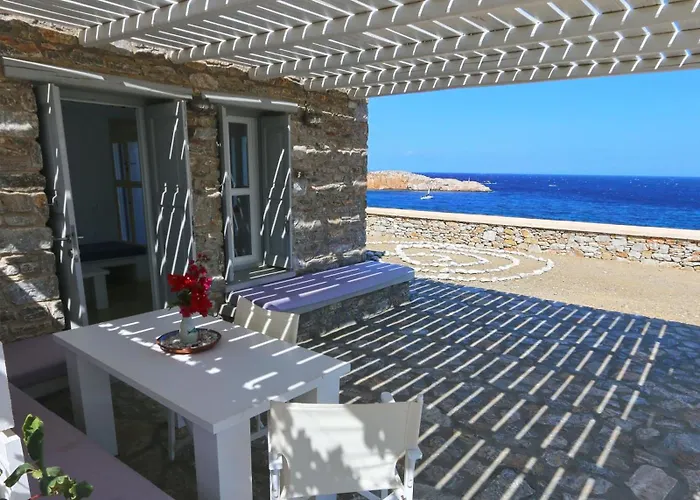 Folegandros Beachfront * كارافوستاسيس